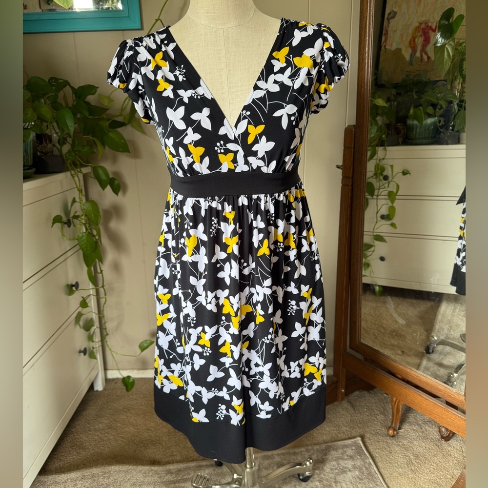 GNW Floral V-Neck Dress in Black and Yellow, size 10